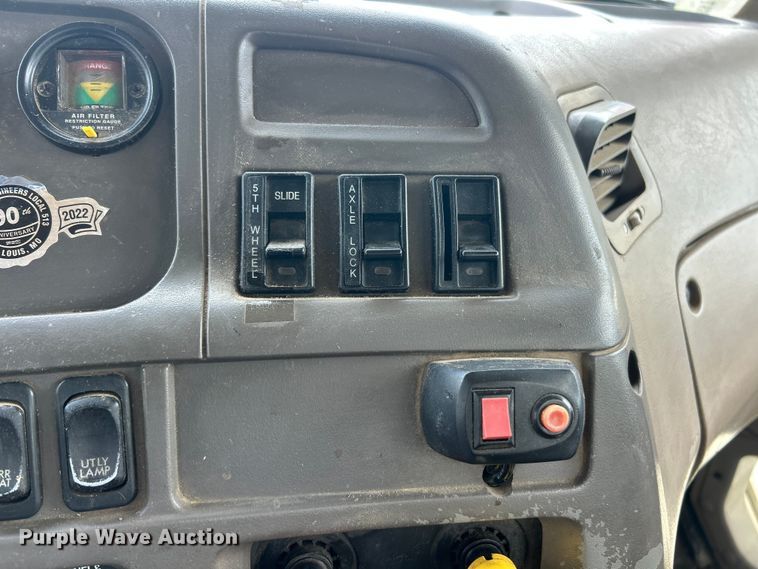 image for item FC5287 2008 Sterling L9500 semi truck