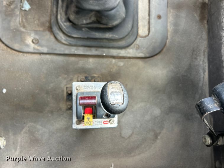 image for item FC5287 2008 Sterling L9500 semi truck