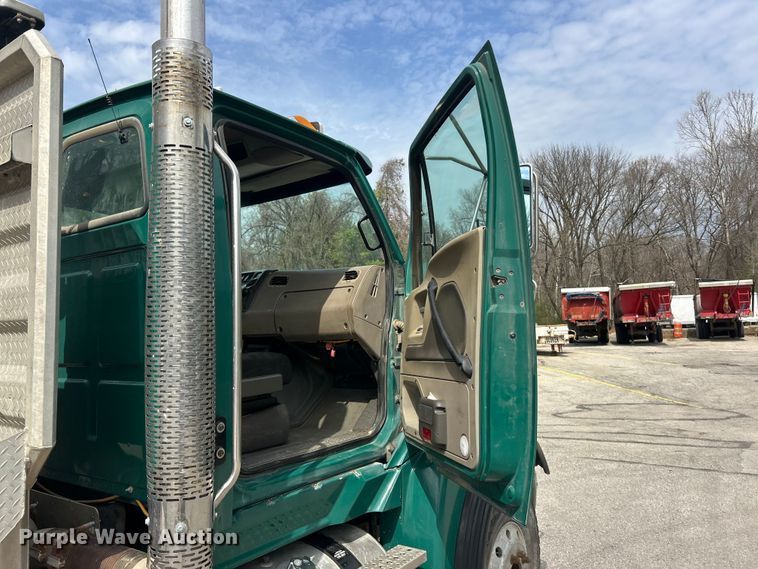 image for item FC5287 2008 Sterling L9500 semi truck