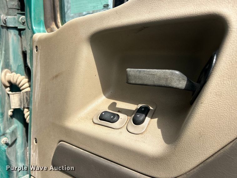 image for item FC5287 2008 Sterling L9500 semi truck