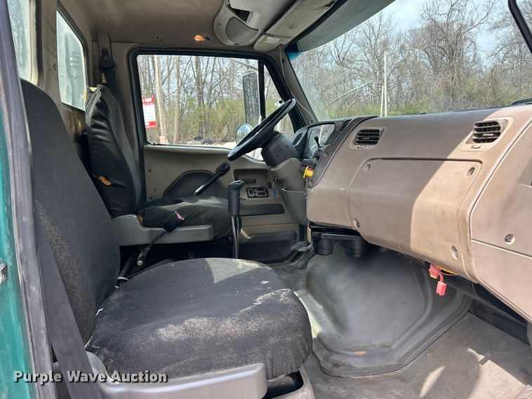 image for item FC5287 2008 Sterling L9500 semi truck