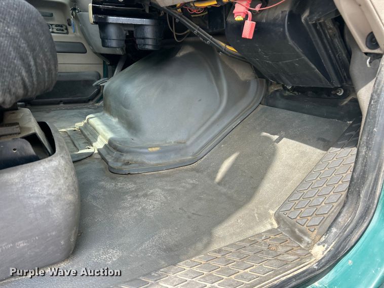 image for item FC5287 2008 Sterling L9500 semi truck