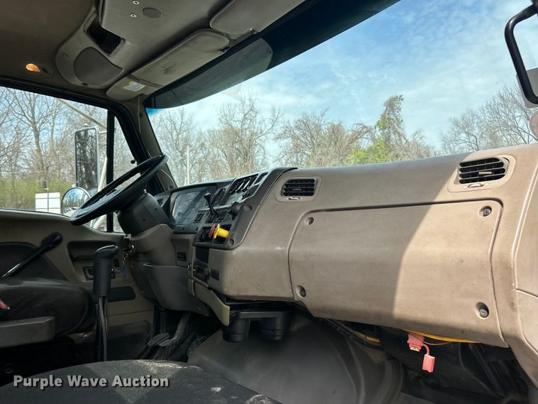 image for item FC5287 2008 Sterling L9500 semi truck