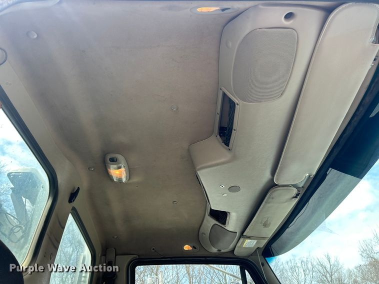 image for item FC5287 2008 Sterling L9500 semi truck