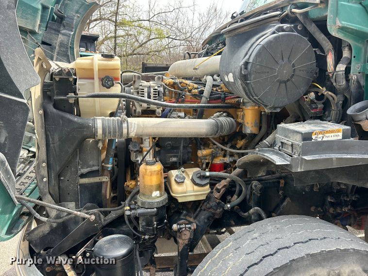 image for item FC5287 2008 Sterling L9500 semi truck