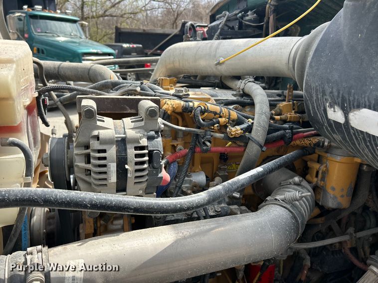 image for item FC5287 2008 Sterling L9500 semi truck