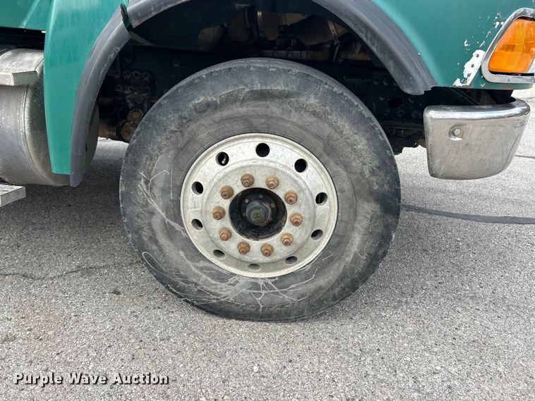 image for item FC5287 2008 Sterling L9500 semi truck