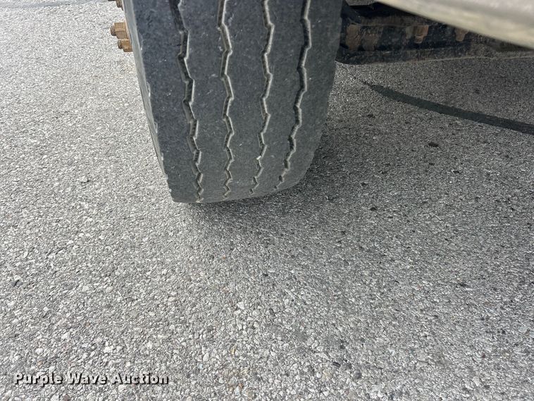 image for item FC5287 2008 Sterling L9500 semi truck