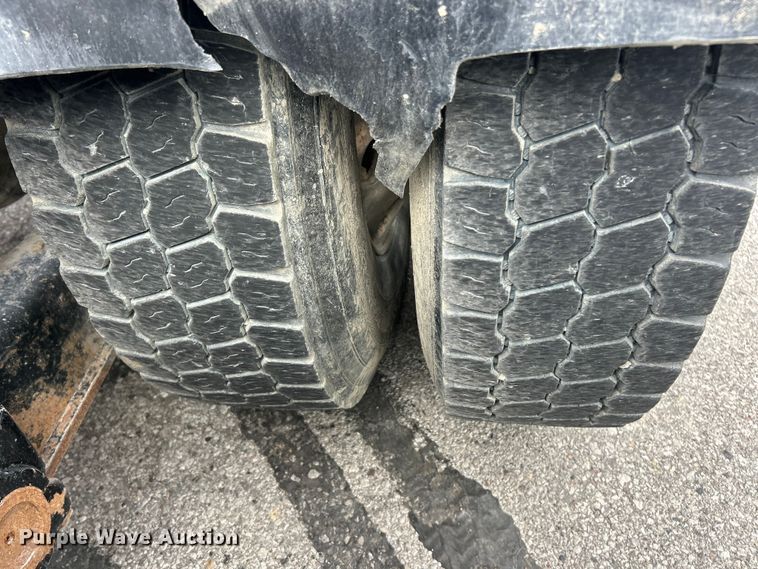 image for item FC5287 2008 Sterling L9500 semi truck