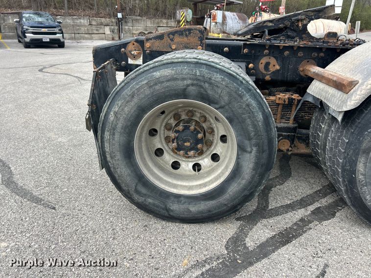 image for item FC5287 2008 Sterling L9500 semi truck