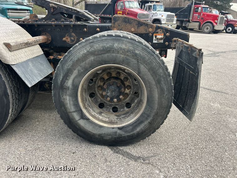 image for item FC5287 2008 Sterling L9500 semi truck