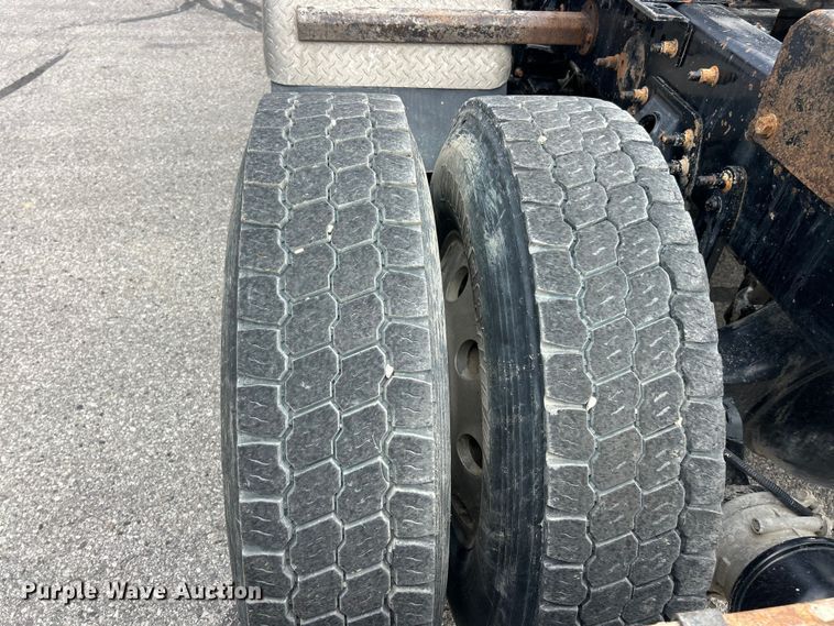 image for item FC5287 2008 Sterling L9500 semi truck