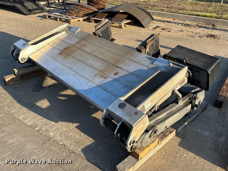 image for item FC5562 Supreme box bed