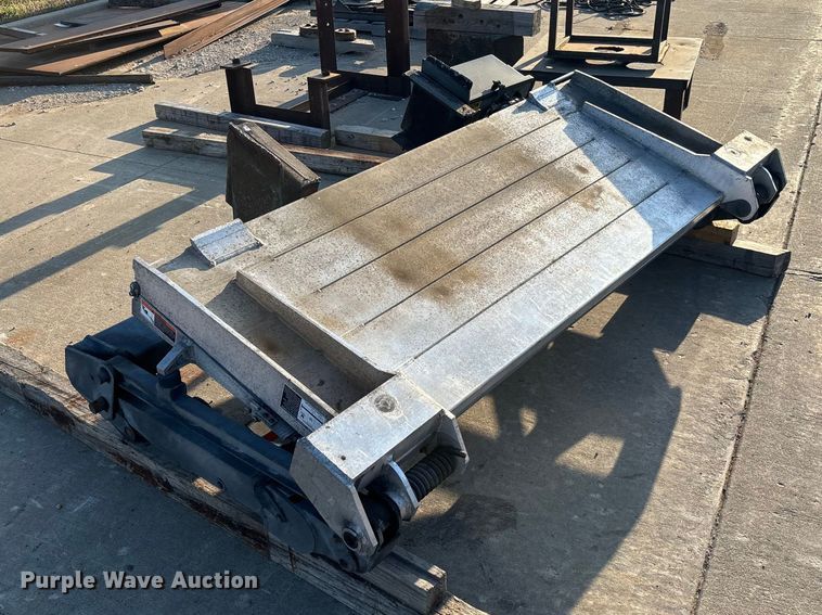 image for item FC5562 Supreme box bed