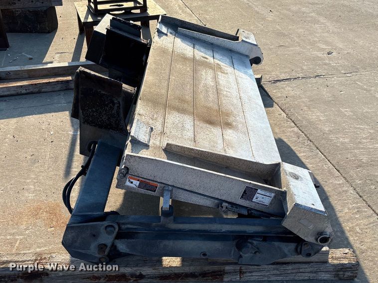 image for item FC5562 Supreme box bed