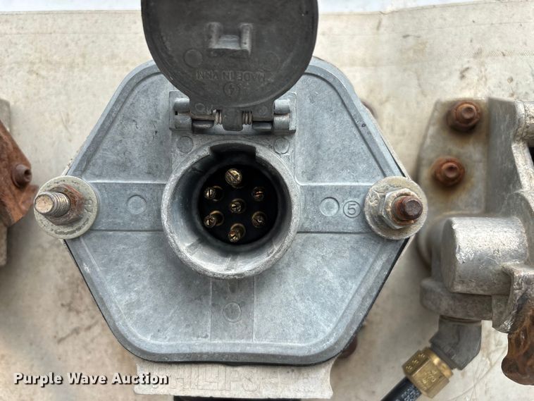 image for item FG0142 2005 Stoughton ZPVW-535T-S-C-AR dry van trailer