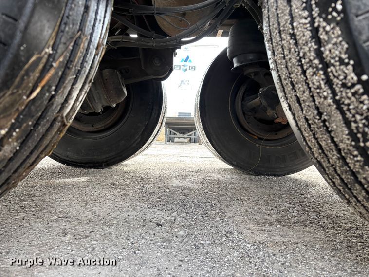 image for item FG0142 2005 Stoughton ZPVW-535T-S-C-AR dry van trailer