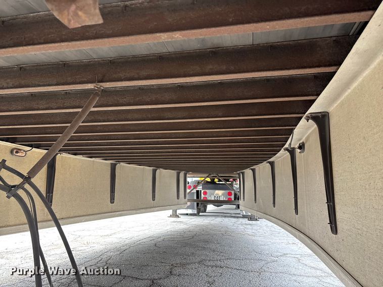 image for item FG0142 2005 Stoughton ZPVW-535T-S-C-AR dry van trailer