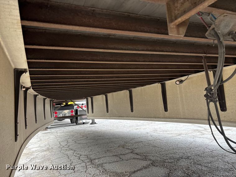 image for item FG0142 2005 Stoughton ZPVW-535T-S-C-AR dry van trailer