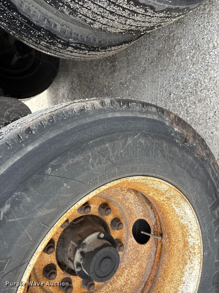 image for item FG0142 2005 Stoughton ZPVW-535T-S-C-AR dry van trailer