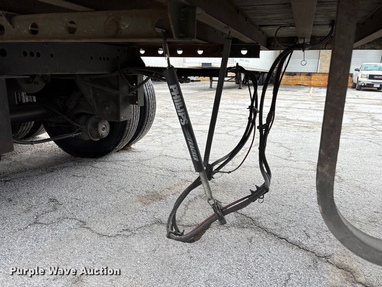 image for item FG0143 2005 Utility VS2DC dry van trailer