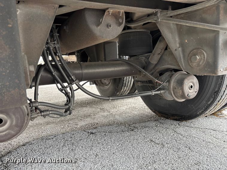 image for item FG0143 2005 Utility VS2DC dry van trailer