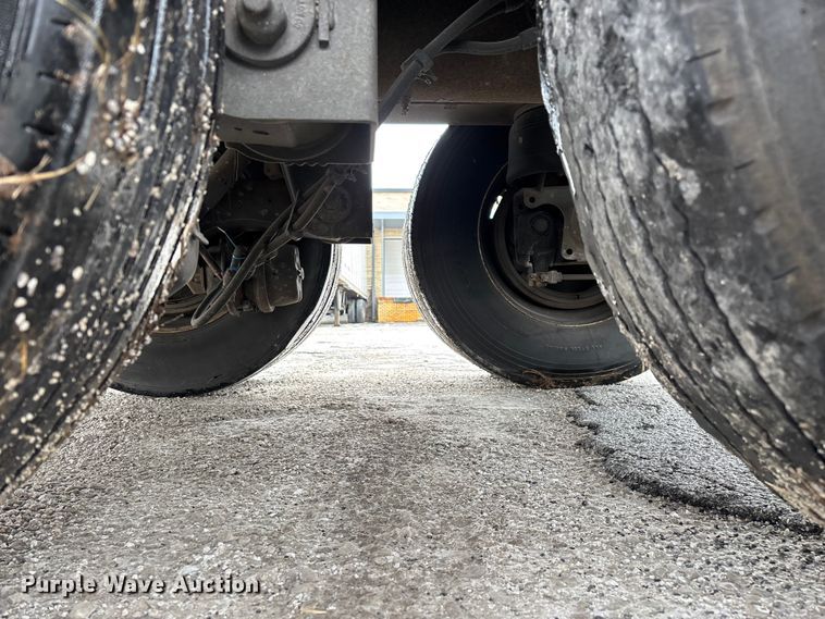 image for item FG0143 2005 Utility VS2DC dry van trailer