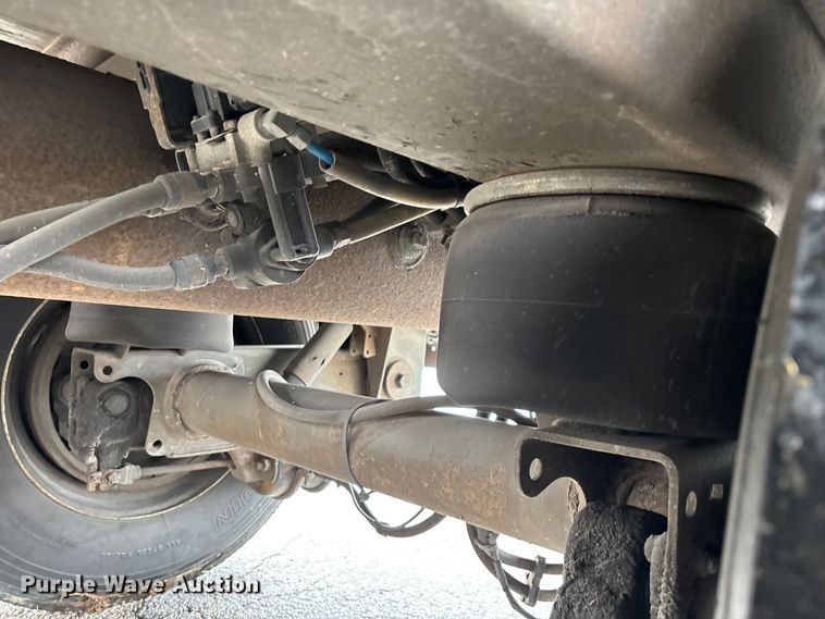 image for item FG0143 2005 Utility VS2DC dry van trailer