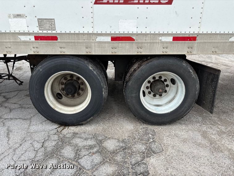 image for item FG0143 2005 Utility VS2DC dry van trailer