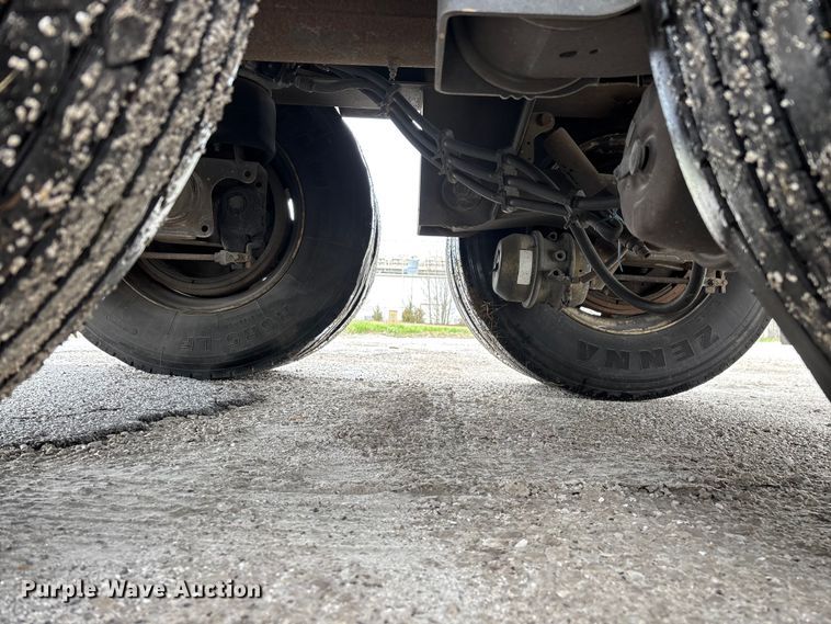 image for item FG0143 2005 Utility VS2DC dry van trailer