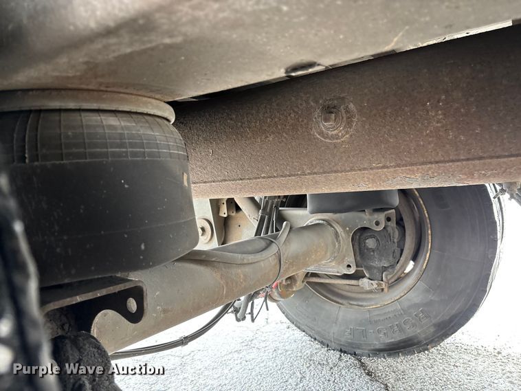 image for item FG0143 2005 Utility VS2DC dry van trailer