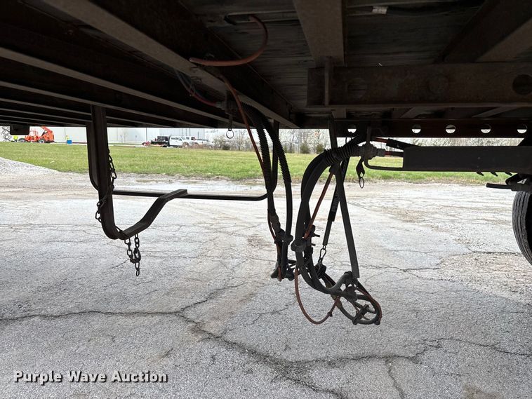 image for item FG0143 2005 Utility VS2DC dry van trailer