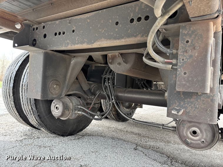 image for item FG0143 2005 Utility VS2DC dry van trailer