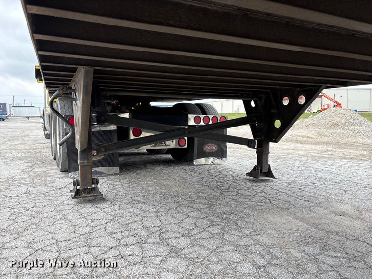 image for item FG0143 2005 Utility VS2DC dry van trailer