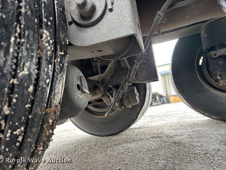 image for item FG0143 2005 Utility VS2DC dry van trailer