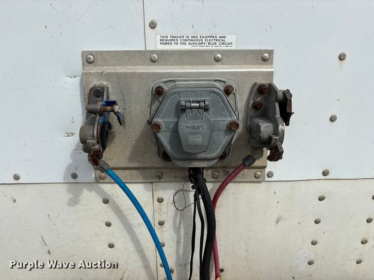 image for item FG0143 2005 Utility VS2DC dry van trailer