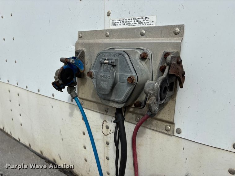 image for item FG0143 2005 Utility VS2DC dry van trailer