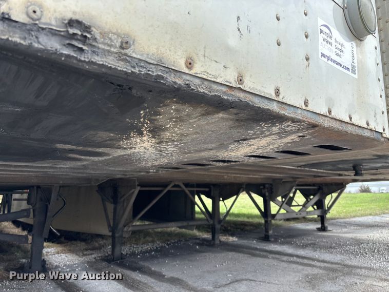 image for item FG0143 2005 Utility VS2DC dry van trailer