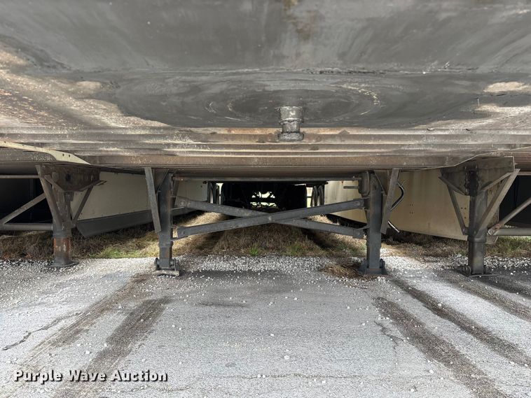 image for item FG0143 2005 Utility VS2DC dry van trailer