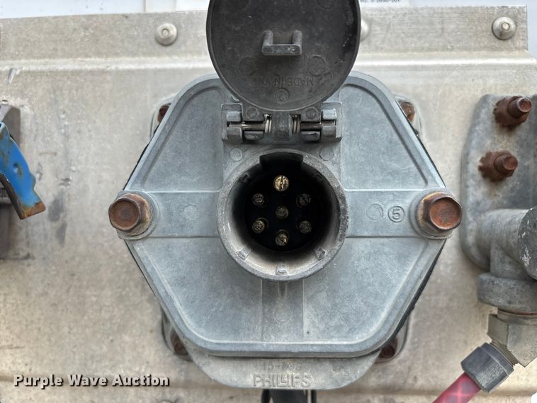 image for item FG0143 2005 Utility VS2DC dry van trailer