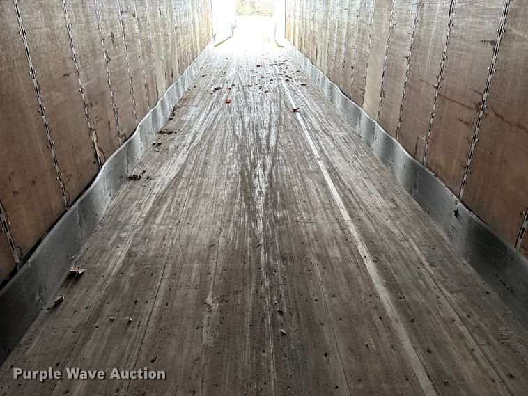 image for item FG0143 2005 Utility VS2DC dry van trailer