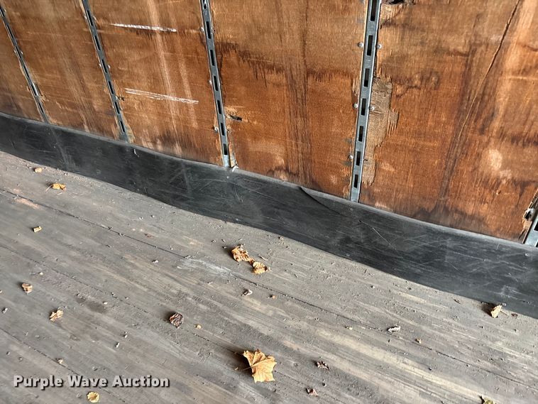 image for item FG0143 2005 Utility VS2DC dry van trailer