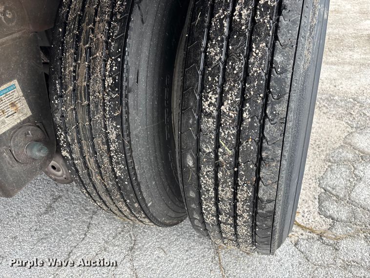 image for item FG0143 2005 Utility VS2DC dry van trailer