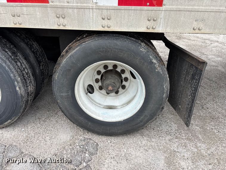 image for item FG0143 2005 Utility VS2DC dry van trailer