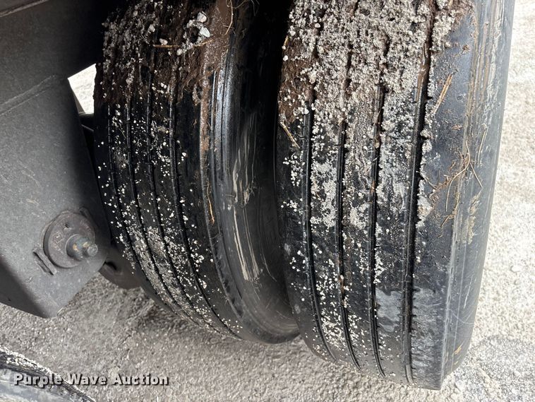 image for item FG0143 2005 Utility VS2DC dry van trailer