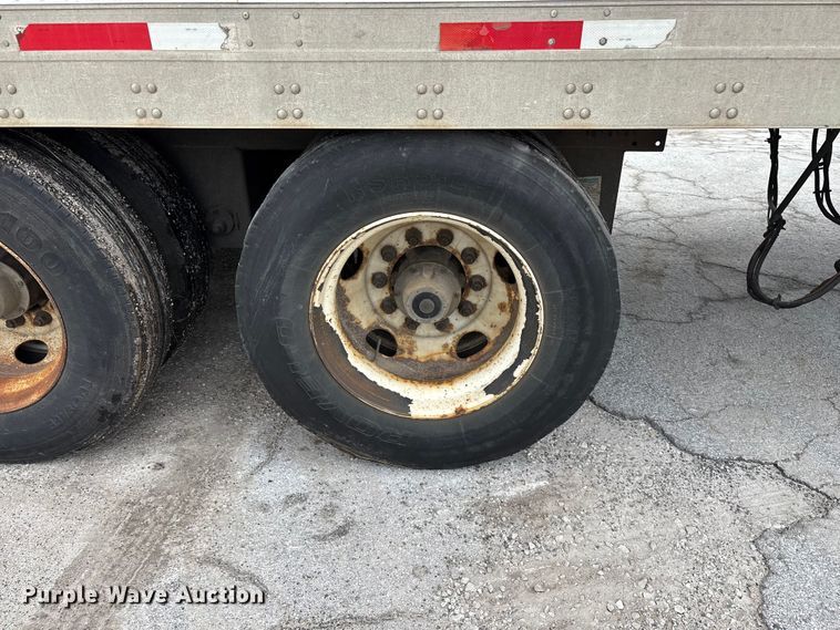 image for item FG0143 2005 Utility VS2DC dry van trailer