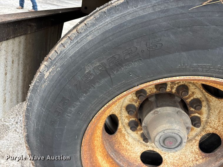 image for item FG0143 2005 Utility VS2DC dry van trailer