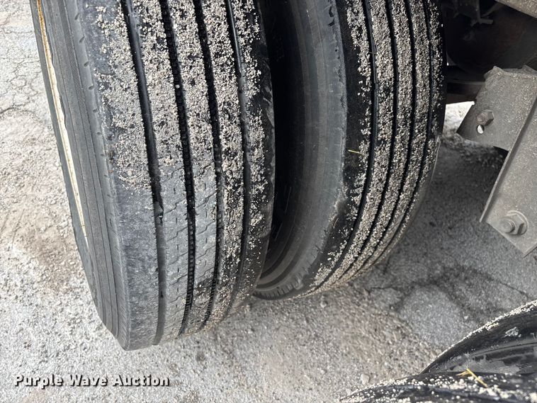 image for item FG0144 2012 Wabash National DVLSHPC dry van trailer