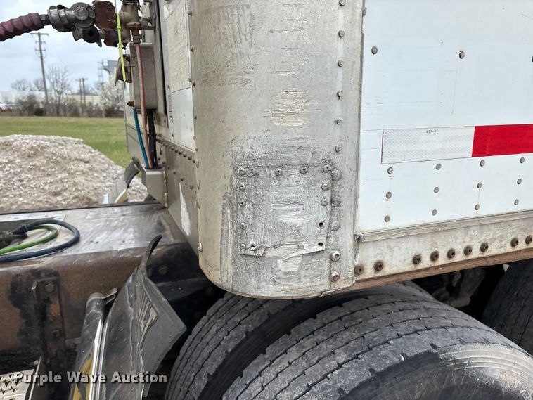 image for item FG0145 2013 Wabash National DVLSHPC dry van trailer