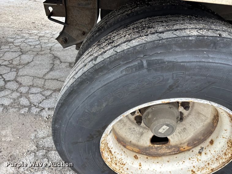 image for item FG0145 2013 Wabash National DVLSHPC dry van trailer